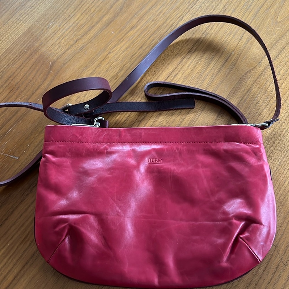 M0851 raspberry leather purse